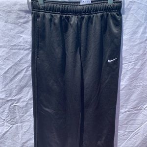 black nike therma fit sweatpants